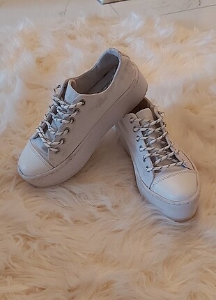 Beyaz keten kumaş kalın taban sneakers 