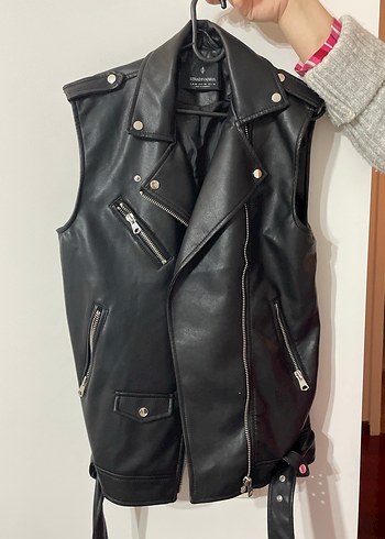 Siyah Kemerli Kolsuz Deri Biker Ceket - Görsel 2