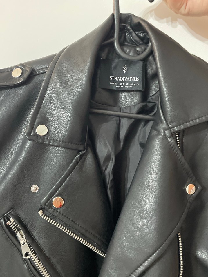 Siyah Kemerli Kolsuz Deri Biker Ceket - Görsel 4