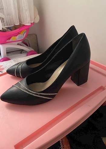 Siyah Parlak Stiletto Kadın Topuklu Ayakkabı - Görsel 2