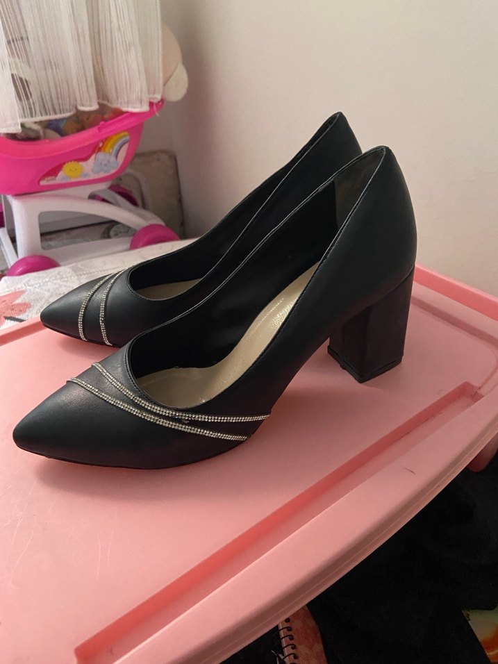 Siyah Parlak Stiletto Kadın Topuklu Ayakkabı - Görsel 2