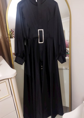 Siyah Parlak Uzun Kollu Kuşaklı Elbise - Görsel 3