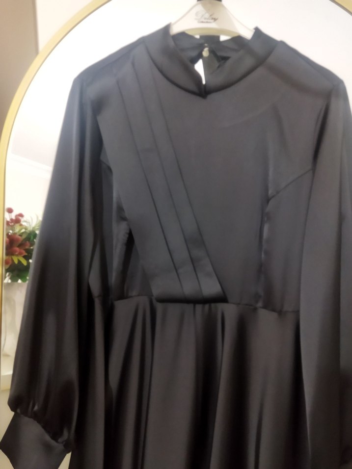 Siyah Parlak Uzun Kollu Kuşaklı Elbise - Görsel 2