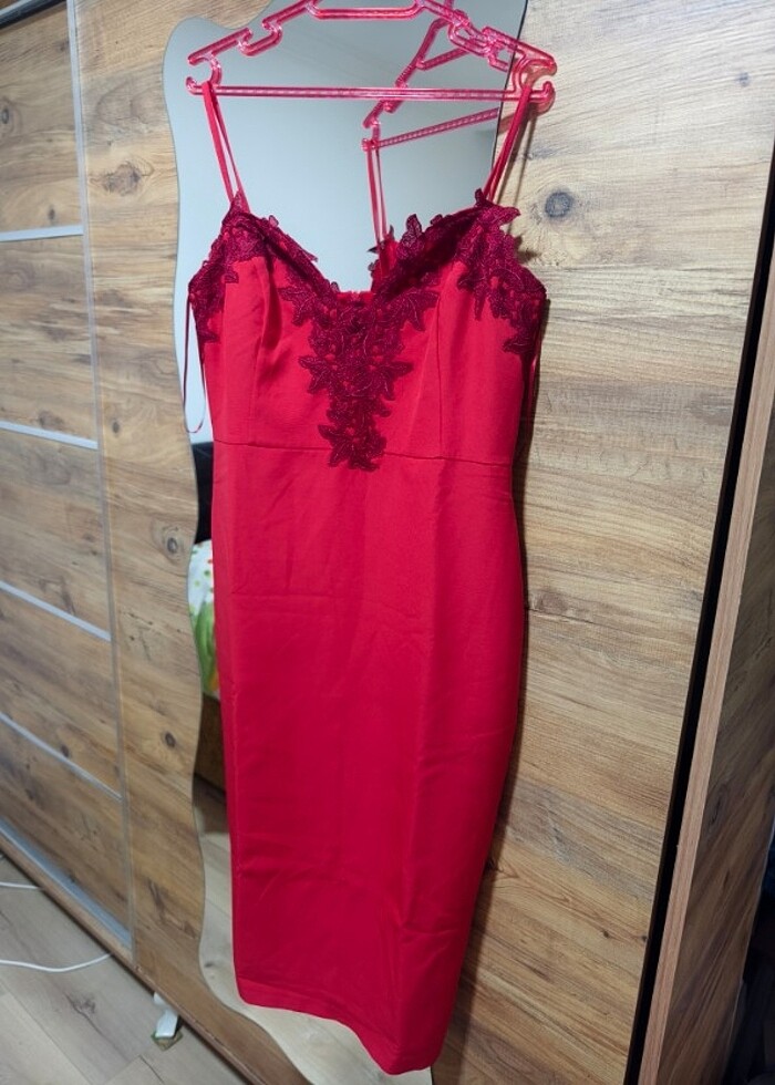 Kırmızı elbise  - Görsel 2