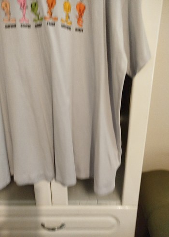 Gri Baskılı Kadın Tişört - Görsel 3