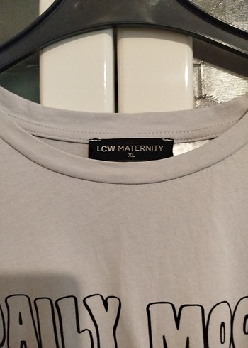 Gri Baskılı Kadın Tişört - Görsel 6