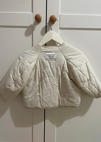 Zara Papatya Nakışlı Beyaz 1,5 yaş Kız Çocuk Düğmeli Ceket - Görsel 2