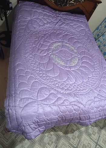 Mor İşlemeli Parlak Yatak yorganı - Görsel 3