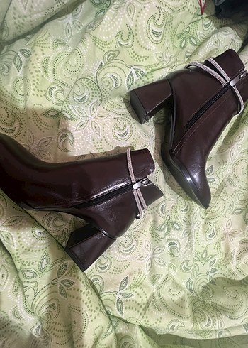 Kahverengi Deri Tokalı Kadın Bot - Görsel 3