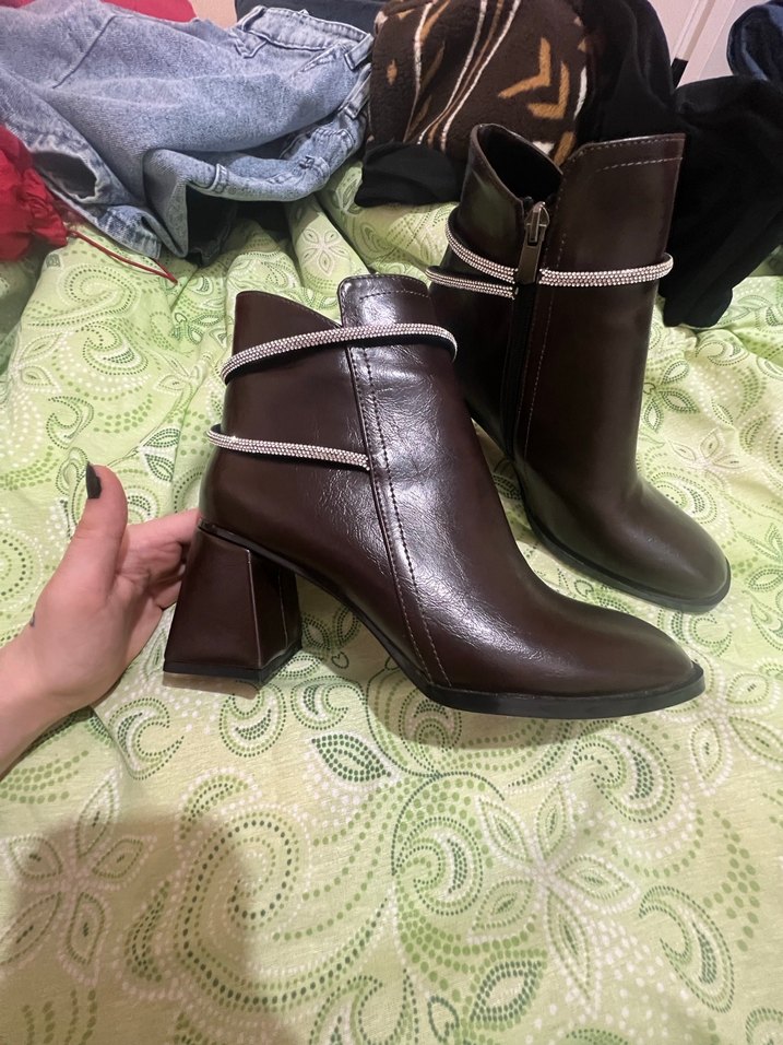 Kahverengi Deri Tokalı Kadın Bot - Görsel 2