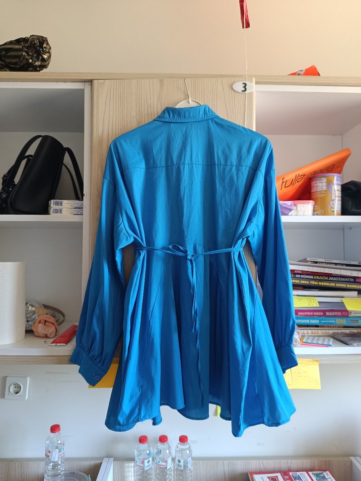 mavi düğmeli belden kemerli yazlık gömlek - Görsel 5