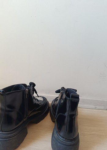 Parlak Siyah Platform Topuklu kar botu. - Görsel 6