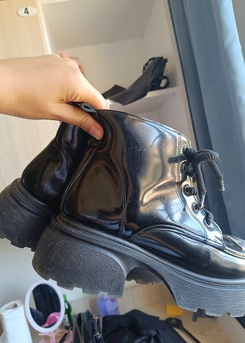 Parlak Siyah Platform Topuklu kar botu. - Görsel 7