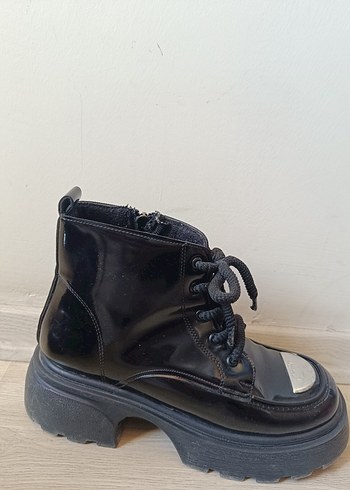 Parlak Siyah Platform Topuklu kar botu. - Görsel 9