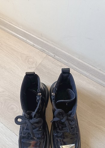 Parlak Siyah Platform Topuklu kar botu. - Görsel 5