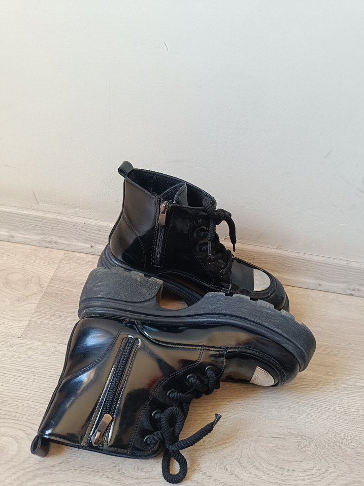 Parlak Siyah Platform Topuklu kar botu. - Görsel 4