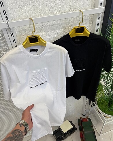 ARMANİ Yeni Sezon Siyah Beyaz T-Shirt