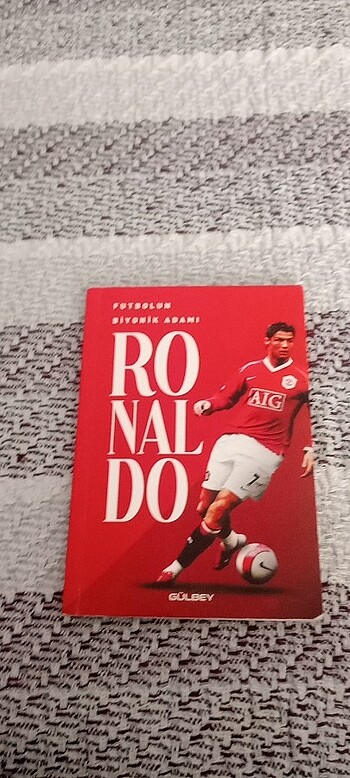Futbolun bionik adamı Ronaldo kitap