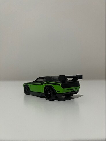 Beden Renk Hot Wheels Dodge Challenger
