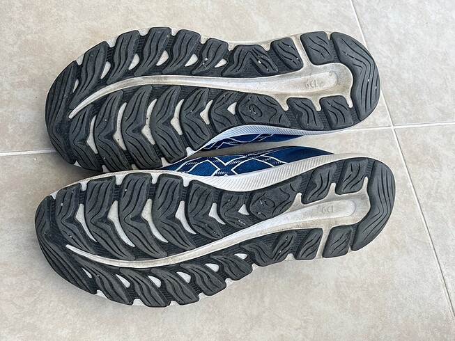 ASICS koşu ayakkabısı