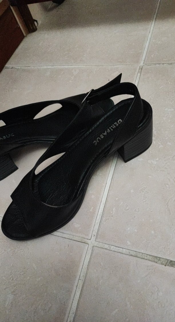 Siyah Tokalı Blok Topuk Kadın Sandalet - Görsel 3