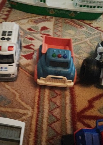 Çok Renkli Oyuncak Arabalar - Görsel 10