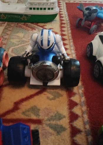 Çok Renkli Oyuncak Arabalar - Görsel 9