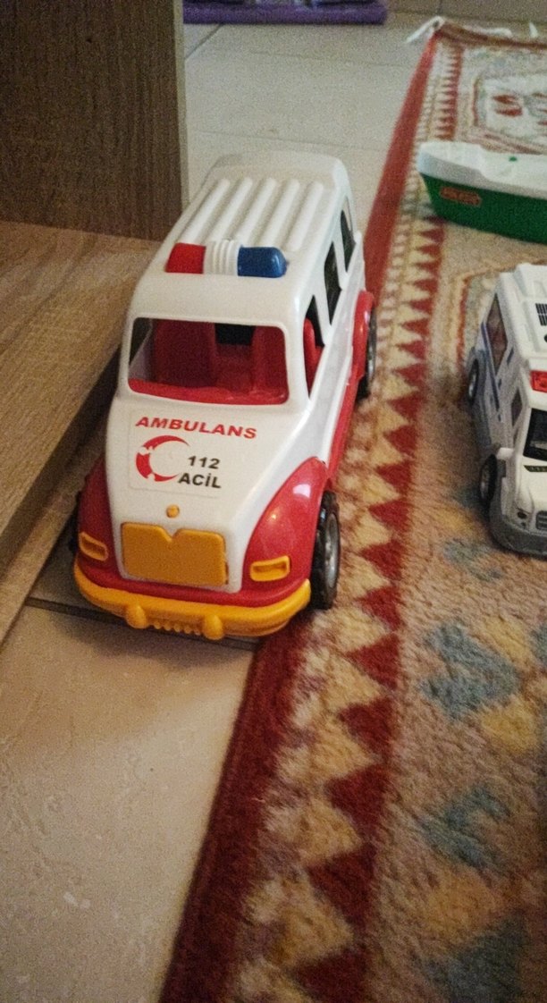 Çok Renkli Oyuncak Arabalar - Görsel 2