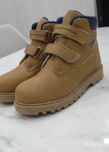 LC Waikiki Bej Erkek Çocuk Kemerli Kauçuk Bot