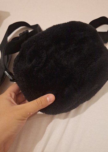 Siyah Peluş Detaylı Kadın Çanta