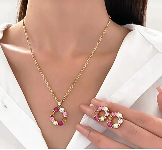 Kristal taşlı renkli kolye küpe seti