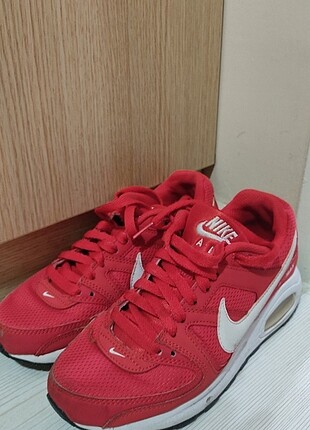 37.5 Beden kırmızı Renk Nike Air Max temiz kullanıldı