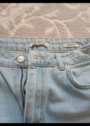 Mavi Mini Düğmeli Mom Fit Kot Şort