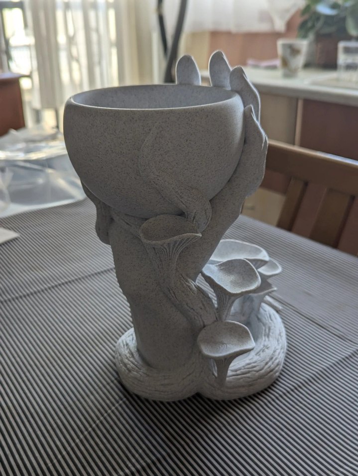 Gri El Tasarımlı Saksı - Görsel 3