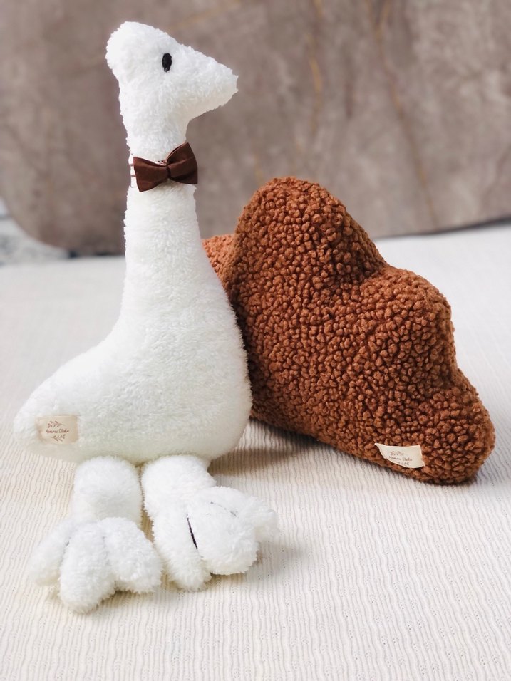 Beyaz ve Kahverengi Peluş Oyuncak Kuğu - Görsel 2