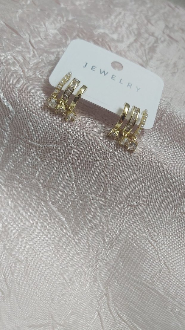 Altın Renk Mini Yılan Desenli Sıralı Küpeler - Görsel 2