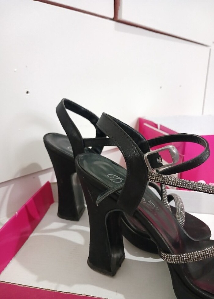 Topuklu ayakkabı - Görsel 2