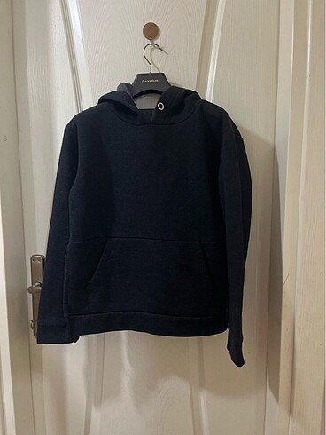 Yanları yırtmaçlı sweat