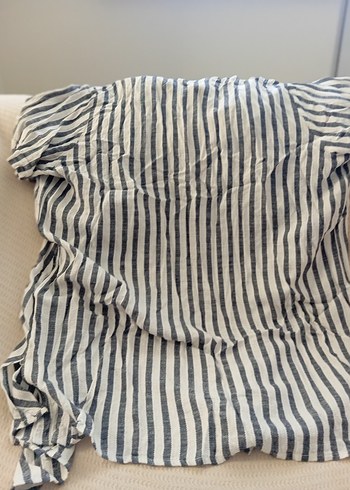 Düğmeli, uzun kesim, kısa kollu keten gömlek - Görsel 2