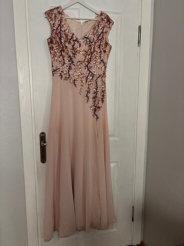 Pembe elbise
