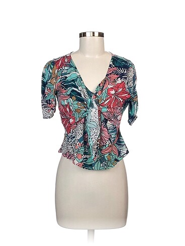 LC Waikiki Bluz %70 İndirimli.