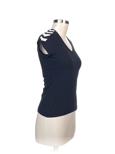 Hummel Hummel T-shirt %70 İndirimli.