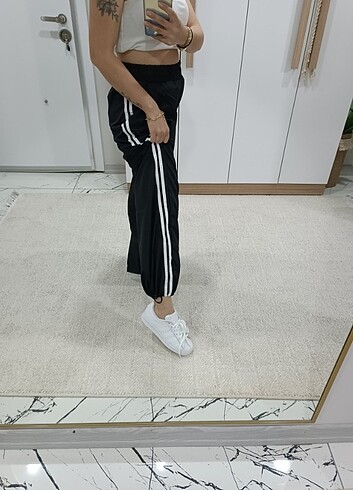 Adidas Çizgili eşofman SML bedenleriyle