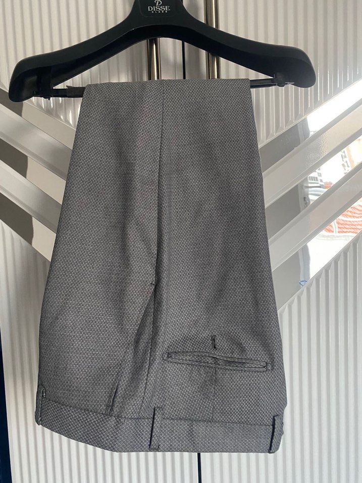 Gri Düğmeli Erkek Takım Elbise - Görsel 5