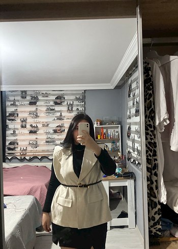 Bej Deri Kemerli Kadın Blazer Ceket