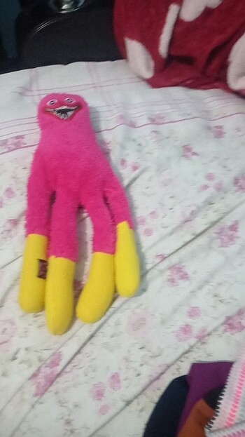 Beden Renk Pembe Hagi vagi ellerinde yapışkan var