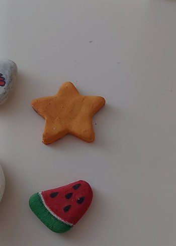 Renkli El Boyaması Taş Figürler