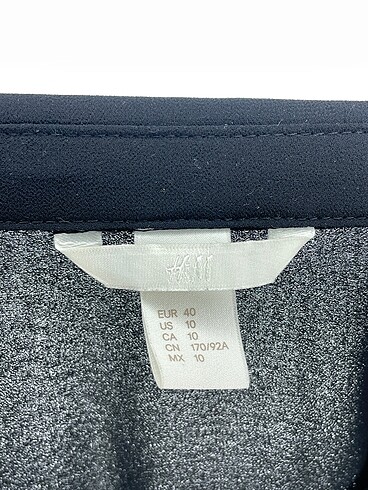 40 Beden siyah Renk H&M Bluz %70 İndirimli.