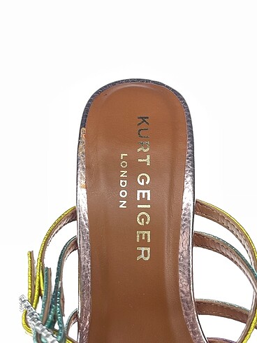 38 Beden çeşitli Renk Kurt Geiger Terlik %70 İndirimli.