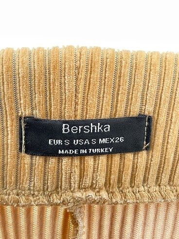 s Beden çeşitli Renk Bershka Midi Etek %70 İndirimli.